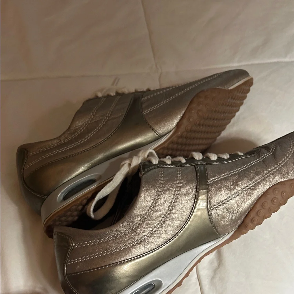 Cole Haan/Nile Air Metallic Gold Women's Shoes with Ivory Laces/Size 7.5B - Picture 6 of 10